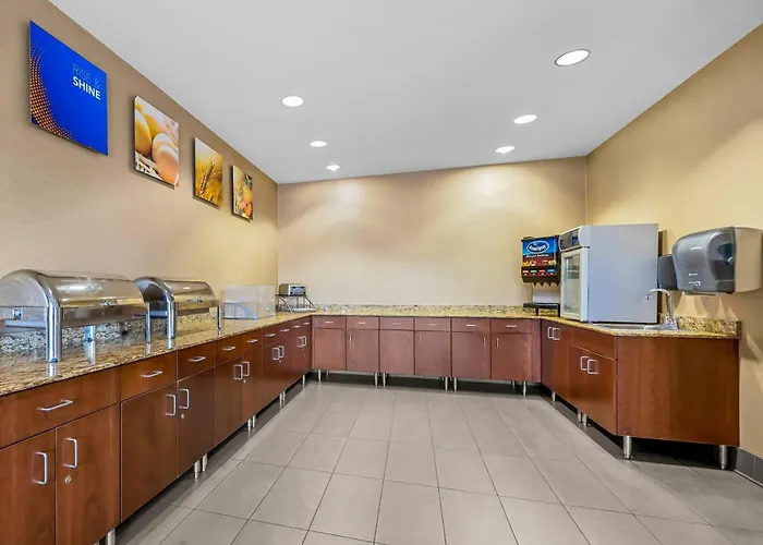 Comfort Inn & Suites West - Medical Center